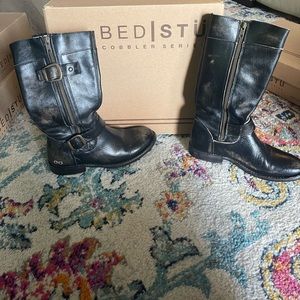Bed sty GOGO Black Hand Wash Leather Boot. Size 6